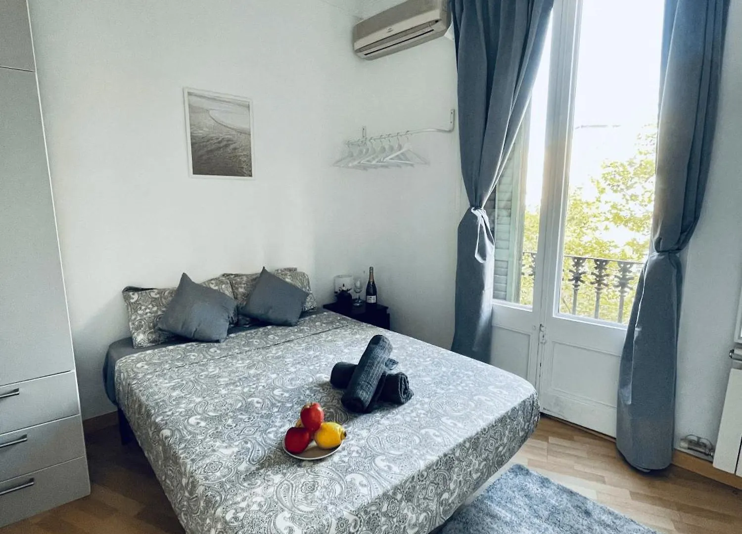 Valencia 2 Bed & Breakfast Barcelona
